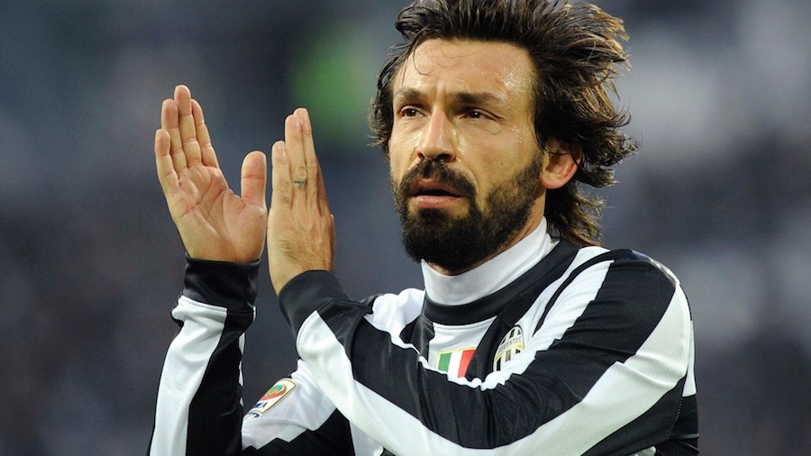 Andrea Pirlo applaudissant sa propre barbe