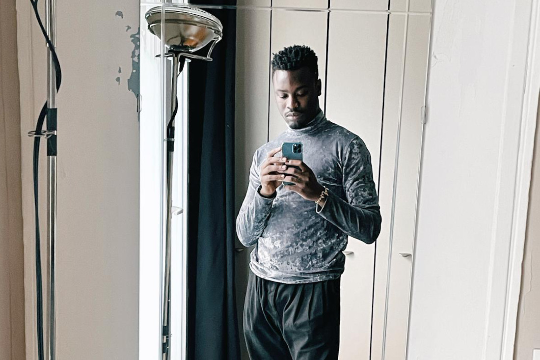 Latif Samassi, attaché de presse, parle du rapport à ses cheveux et l’importance de la représentation 